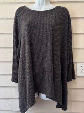 🔥5 for $25🔥 Plus Size Grey Ribbed Textured Shark Bite Hem Tunic Top